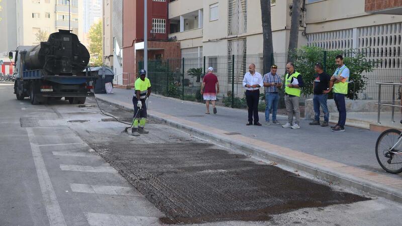 Benidorm inicia el asfaltado del barrio Els Tolls que culminará las obras de renovación de las redes de saneamiento y pluviales