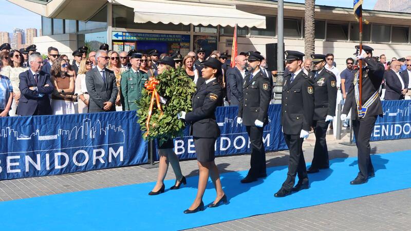 Benidorm conmemora el Día de la Policía Nacional con un acto solemne en el Paseo de Colón