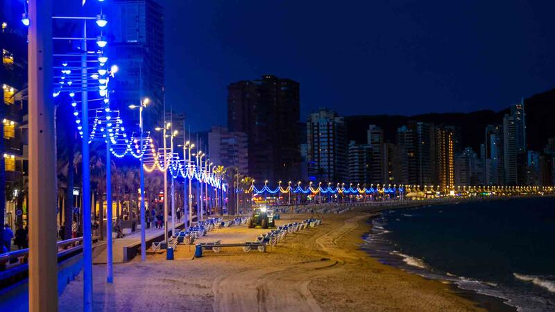 Benidorm aprueba el proyecto de renovación de la segunda fase de la catenaria lumínica de Levante con una inversión de 908.581 euros 
