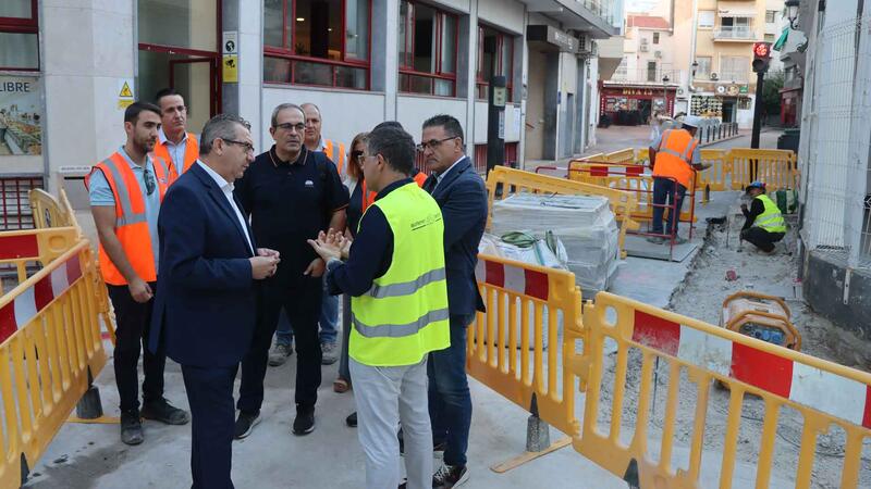 Benidorm encara la recta final de las obras de renovación de las redes de agua potable y alcantarillado de la calle Pérez Martorell