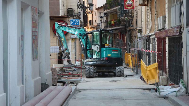 Benidorm encara la recta final de las obras de renovación de las redes de agua potable y alcantarillado de la calle Pérez Martorell