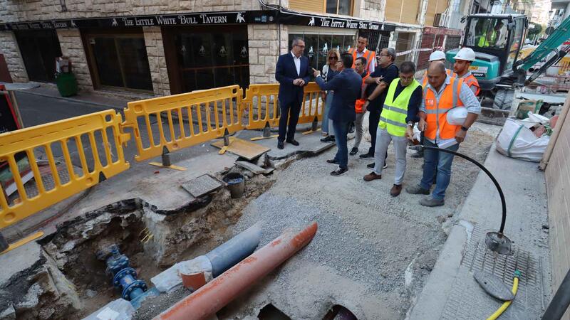 Benidorm encara la recta final de las obras de renovación de las redes de agua potable y alcantarillado de la calle Pérez Martorell