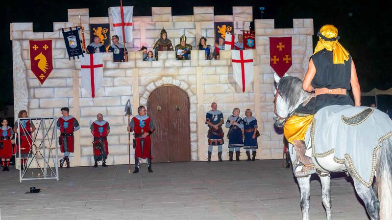 Los piratas de Berbería conquistan Benidorm en el inicio de sus fiestas de Moros y Cristianos