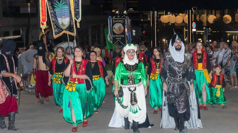 Los piratas de Berbería conquistan Benidorm en el inicio de sus fiestas de Moros y Cristianos