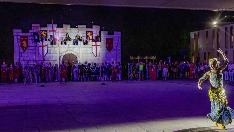 Los piratas de Berbería conquistan Benidorm en el inicio de sus fiestas de Moros y Cristianos