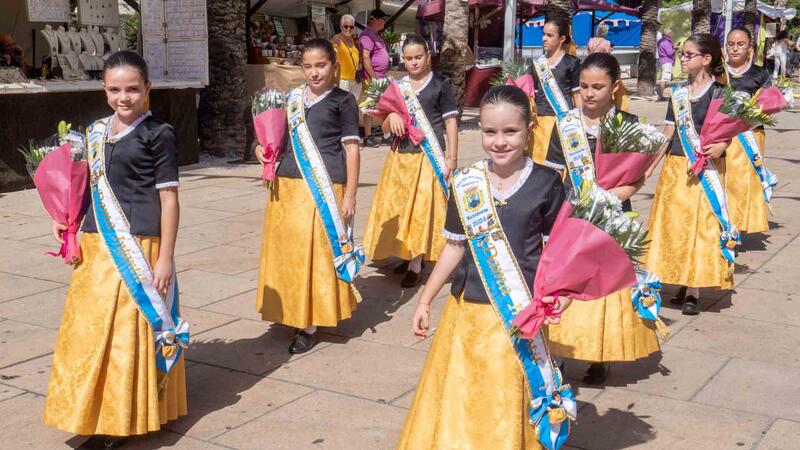 Els exèrcits moro i cristià segellen la pau a Benidorm i ofrenen a Sant Jaume
