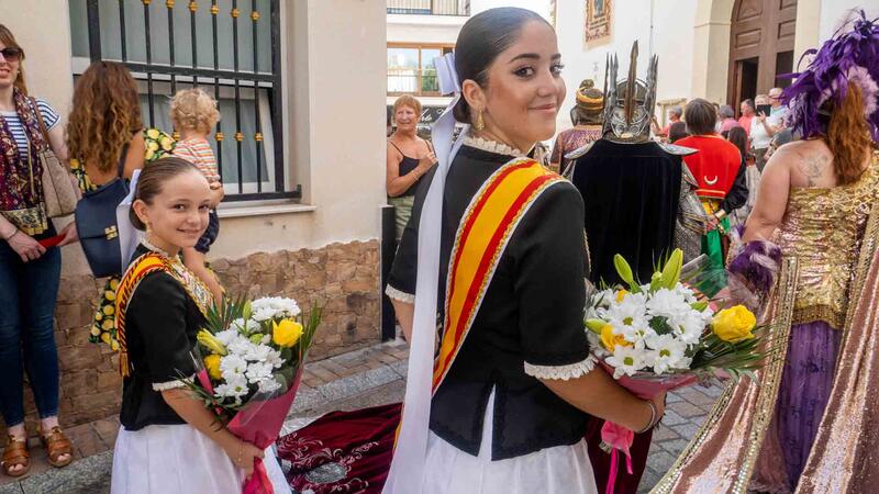 Els exèrcits moro i cristià segellen la pau a Benidorm i ofrenen a Sant Jaume