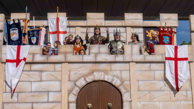 Els exèrcits moro i cristià segellen la pau a Benidorm i ofrenen a Sant Jaume
