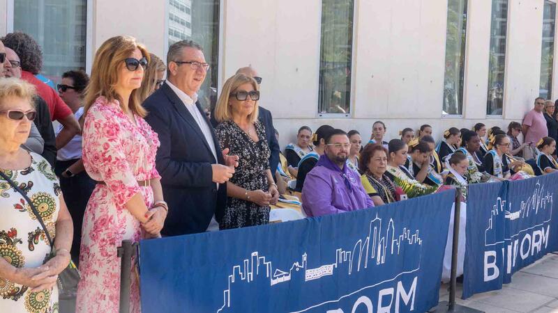 Els exèrcits moro i cristià segellen la pau a Benidorm i ofrenen a Sant Jaume