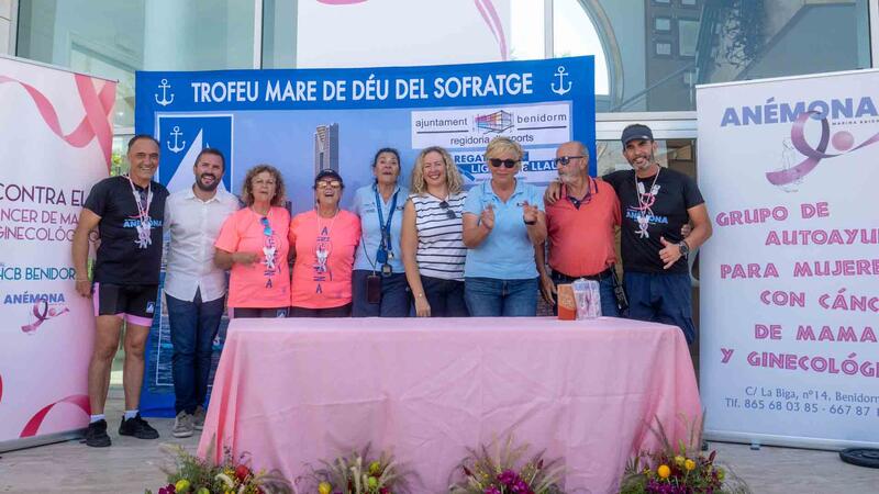 Llaüts y faluchos surcan con Anémona la bahía de Benidorm