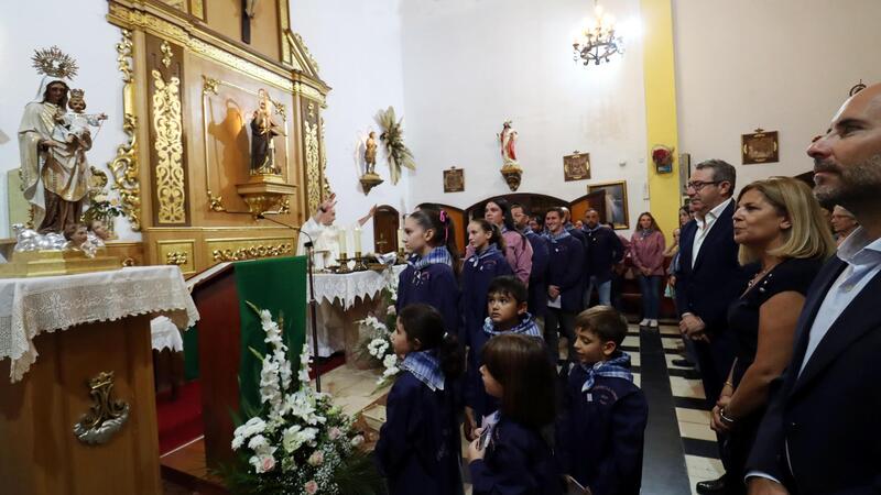 Las ‘fadrines’ de 2024 inician las fiestas de la Mare de Déu del Roser con una misa en la Ermita 