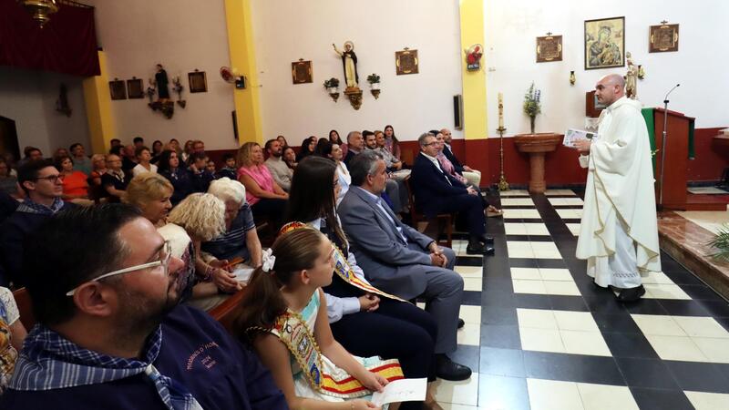 Las ‘fadrines’ de 2024 inician las fiestas de la Mare de Déu del Roser con una misa en la Ermita 