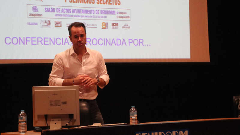 Javier Chicote diserta a Benidorm sobre el periodisme d