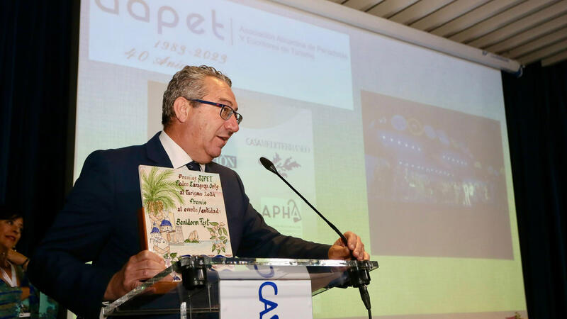 El Benidorm Fest y la gerente de Visit Benidorm, reconocidos en los Premios AAPET Pedro Zaragoza Orts al Turismo