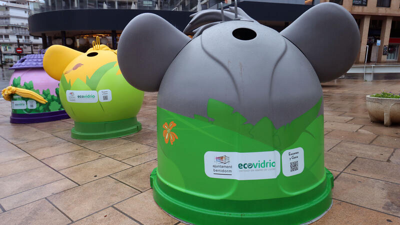 La magia del reciclaje de vidrio toma las calles de Benidorm con iglús de Ecovidrio tematizados por Disneyland Paris
