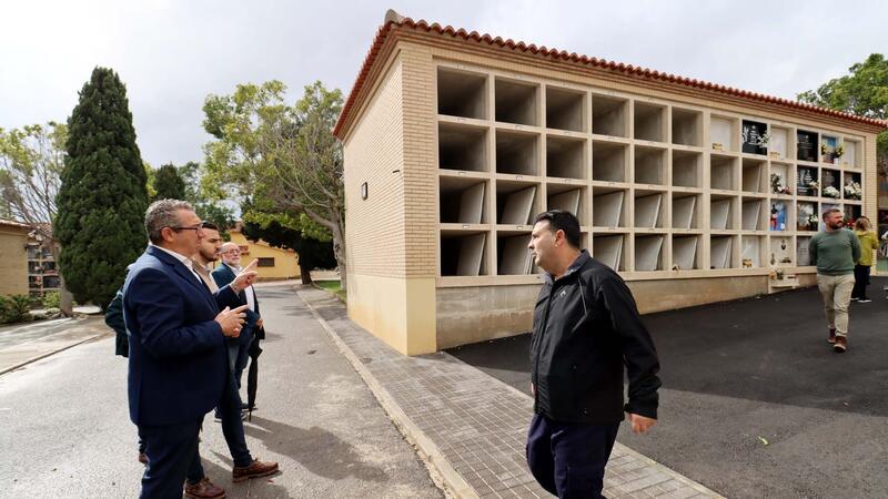 Todo a punto en los cementerios de Benidorm para conmemorar la festividad de Todos los Santos