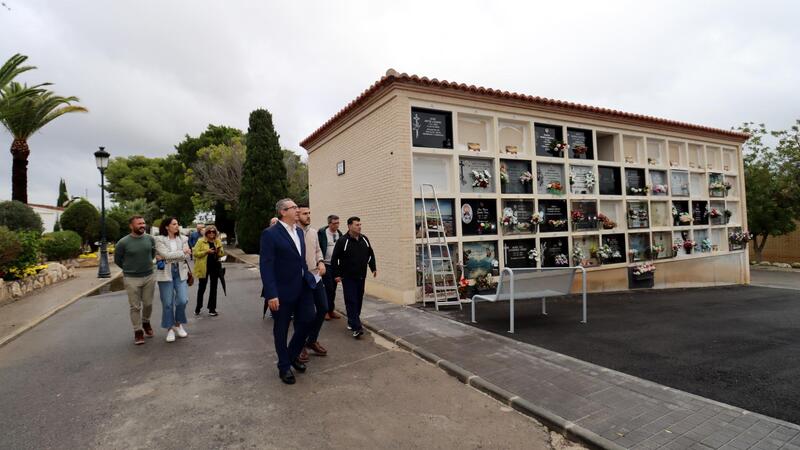 Todo a punto en los cementerios de Benidorm para conmemorar la festividad de Todos los Santos