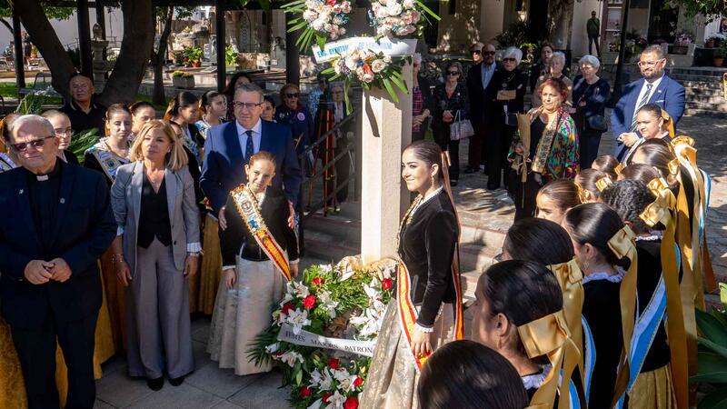 Benidorm ret homenatge als veïns morts en l