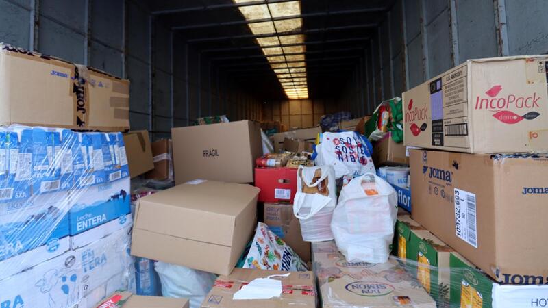 Benidorm envía a la provincia de Valencia cerca de 20.000 litros de agua y 10.000 de leche en las primeras horas de recogida
