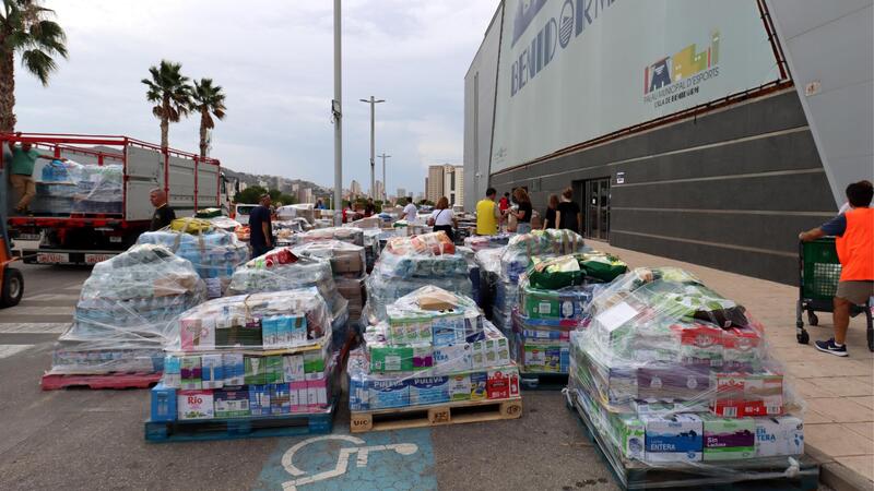 Benidorm envía a la provincia de Valencia medio centenar de camiones con toneladas de ayuda para los damnificados por la DANA