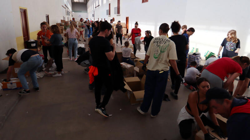Benidorm envía a la provincia de Valencia medio centenar de camiones con toneladas de ayuda para los damnificados por la DANA