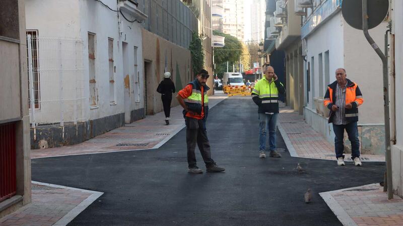 Benidorm finaliza las obras de renovación de las redes de alcantarillado y agua potable de la calle Pérez Martorell 