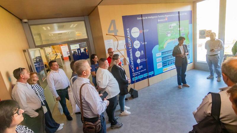 Una delegación de alcaldes y empresarios rumanos se interesan en Benidorm por los proyectos de turismo sostenible