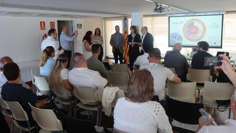 Una delegación de alcaldes y empresarios rumanos se interesan en Benidorm por los proyectos de turismo sostenible