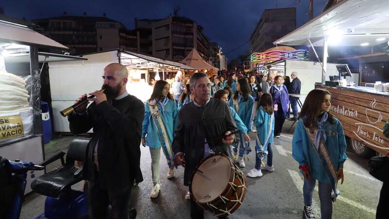 Milers de bombetes il·luminen ja els carrers de Benidorm per les Festes Majors Patronals