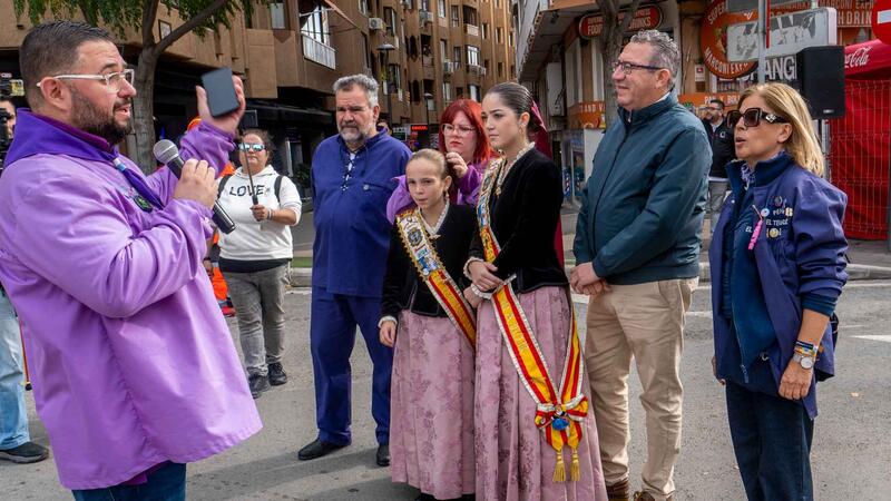 126 atronadores kilos de pólvora encienden la cuarta mascletá de fiestas en Benidorm