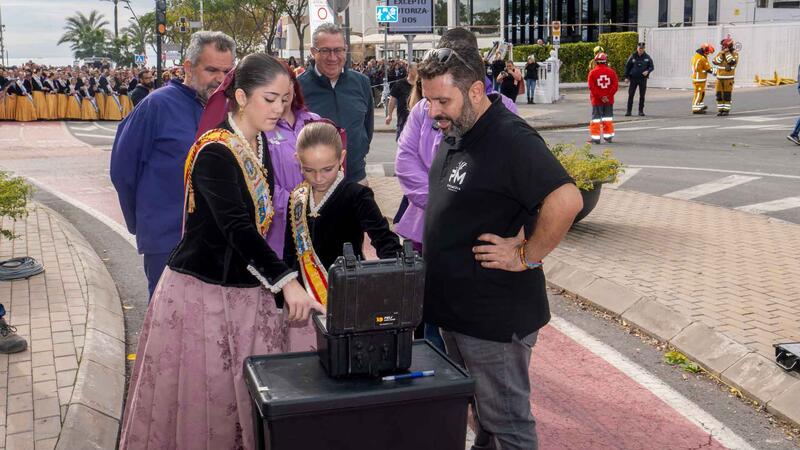 126 atronadores kilos de pólvora encienden la cuarta mascletá de fiestas en Benidorm