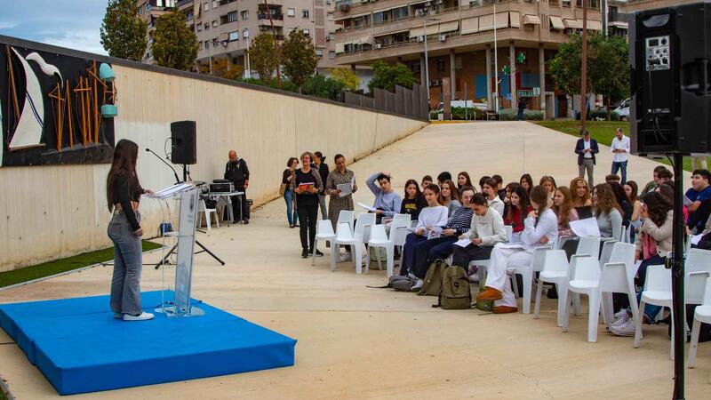 Benidorm ret homenatge a Estellés en el Dia de les Lletres Valencianes