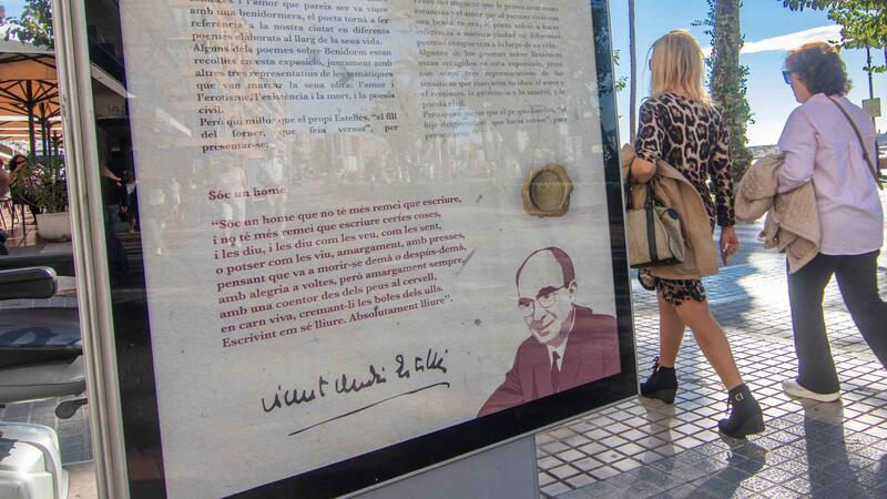 Benidorm ret homenatge a Estellés en el Dia de les Lletres Valencianes
