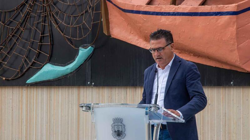 Benidorm ret homenatge a Estellés en el Dia de les Lletres Valencianes