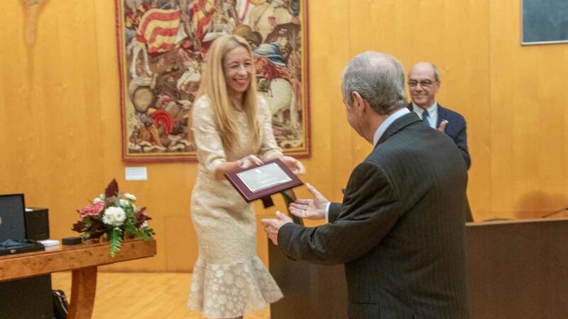 Ángel Olmo Quesada rep el reconeixement com a Veí Exemplar de Benidorm