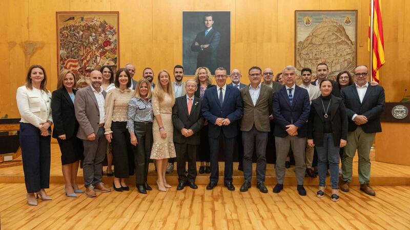 Ángel Olmo Quesada rep el reconeixement com a Veí Exemplar de Benidorm