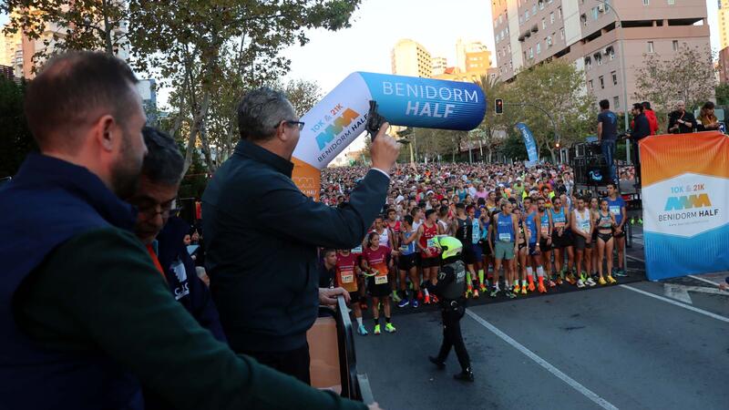 La Benidorm Half 2024 bat el seu rècord de participació i convertix la ciutat en una festa de l
