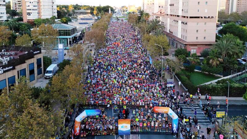 La Benidorm Half 2024 bat el seu rècord de participació i convertix la ciutat en una festa de l