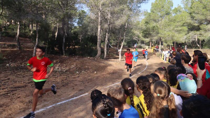 Más de 400 alumnos participan en El Moralet en la XXVIII edición del Cross Escolar de Benidorm 