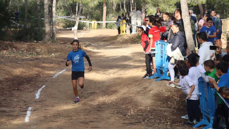 Más de 400 alumnos participan en El Moralet en la XXVIII edición del Cross Escolar de Benidorm 