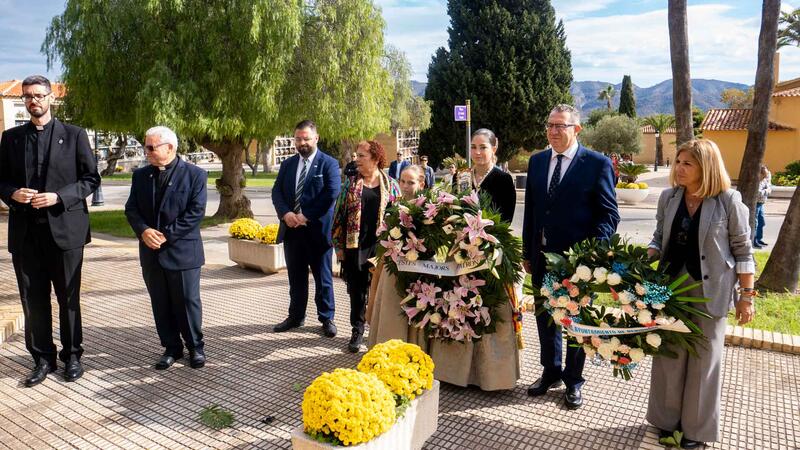 Benidorm ret homenatge als veïns morts en l