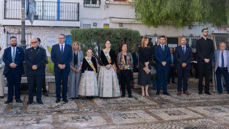 Benidorm ret homenatge als veïns morts en l
