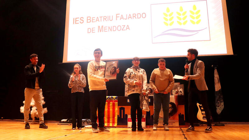 El colegio Puig Campana y el IES Beatriu Fajardo ganan el concurso escolar ‘Benidorm, mi primer amor’ del grupo Locos de Atar