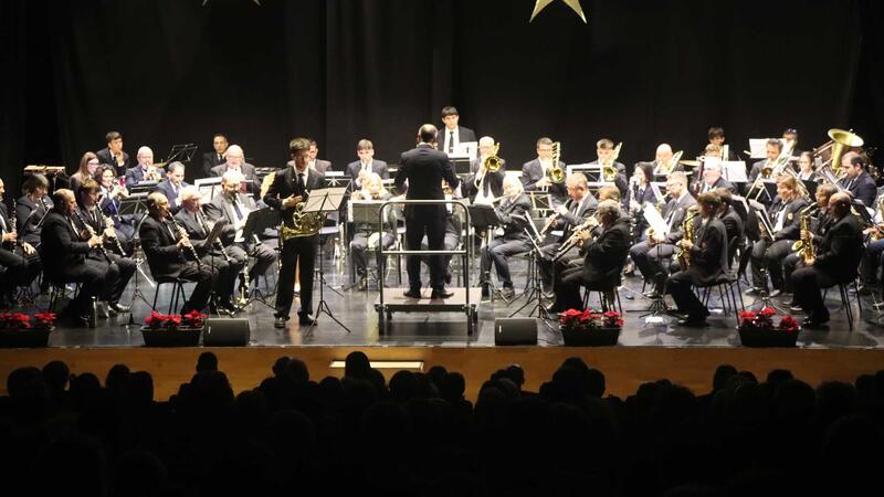 La SM L’Illa de Benidorm homenajea a Antonio Saval en el concierto en honor a Santa Cecilia 