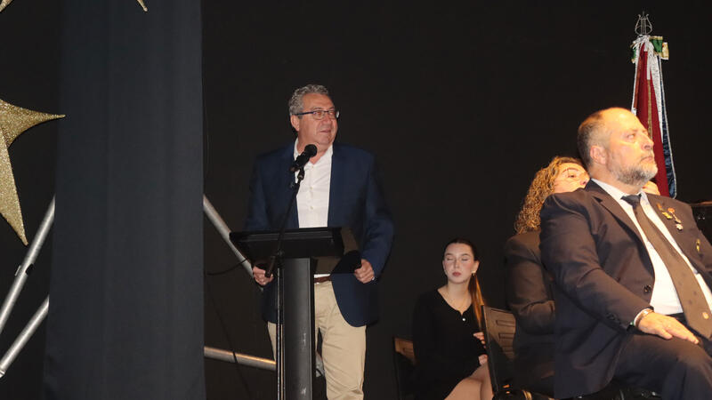 La SM L’Illa de Benidorm homenajea a Antonio Saval en el concierto en honor a Santa Cecilia 