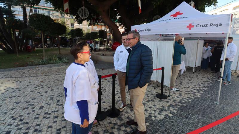 La unidad móvil de la Conselleria de Sanidad de vacunación contra la gripe y el Covid 19 se instala en Benidorm