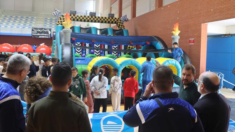 El Palau d’Esports L’Illa de Benidorm celebra hoy y mañana la XIII Feria Deportiva Infantil