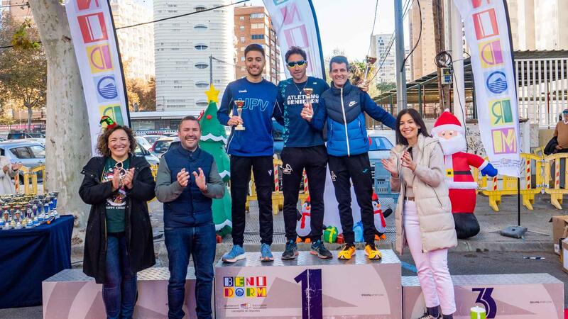 La San Silvestre de Benidorm reúne a 800 deportistas en un domingo lúdico de Navidad