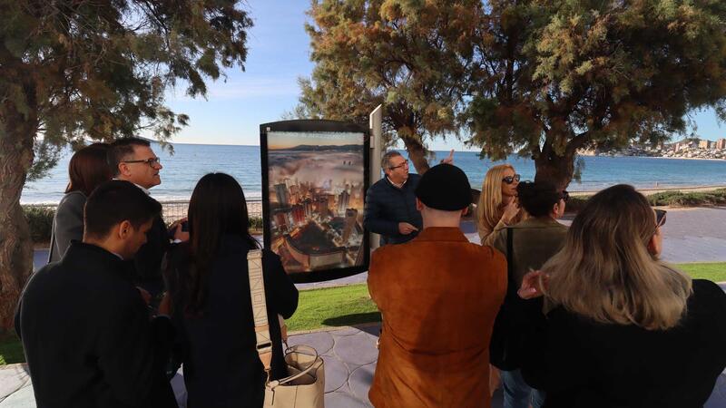 Benidorm inaugura la muestra fotográfica ‘Las luces de la ciudad’ del cántabro Agustín Martín