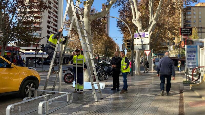 Benidorm ultima la colocación de los postes y la cartelería del Plan de Señalización Direccional